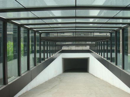 广西地下车库入口玻璃雨棚
